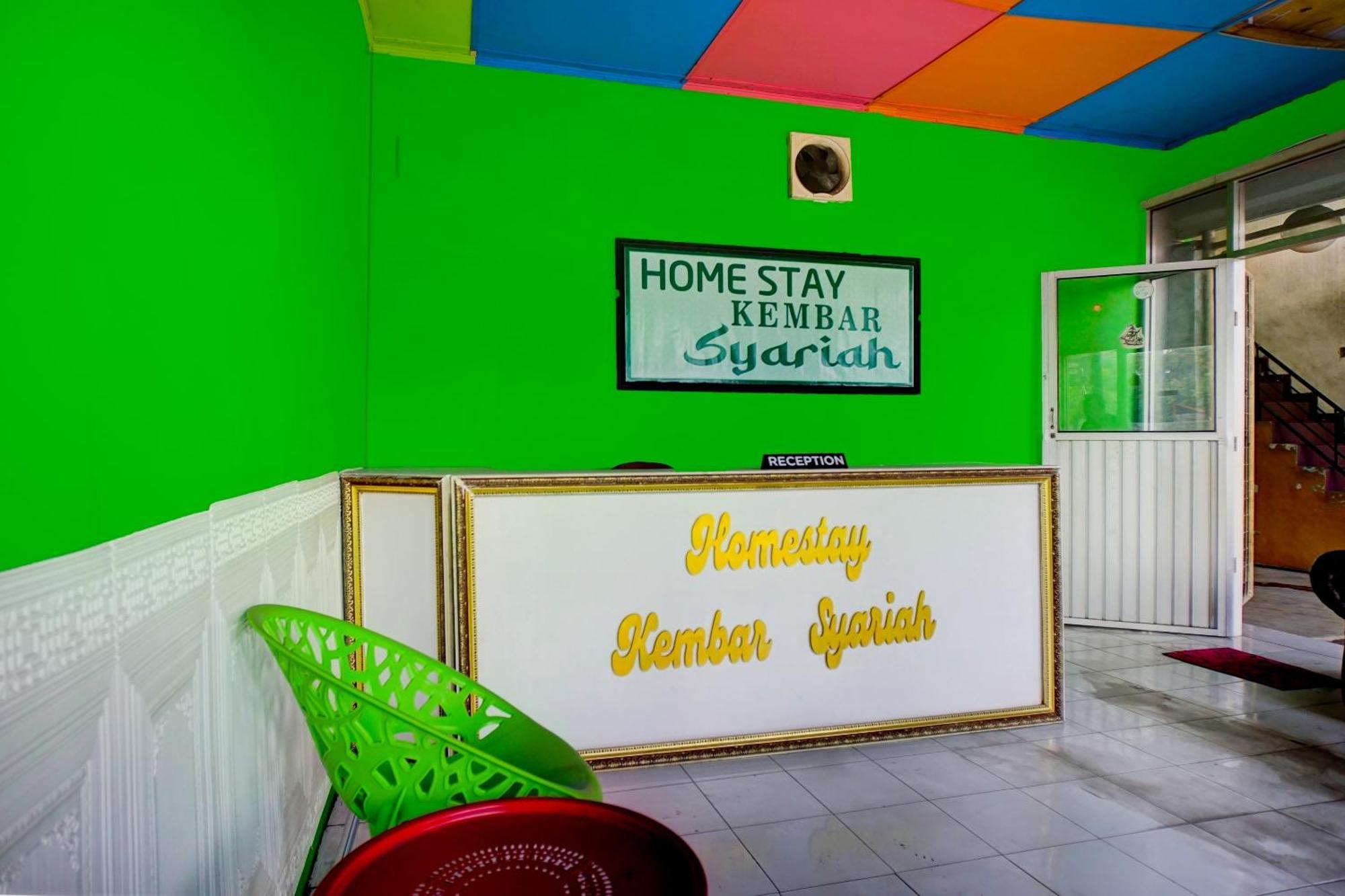 Oyo 93071 Home Stay Kembar Syariah Binjai Экстерьер фото
